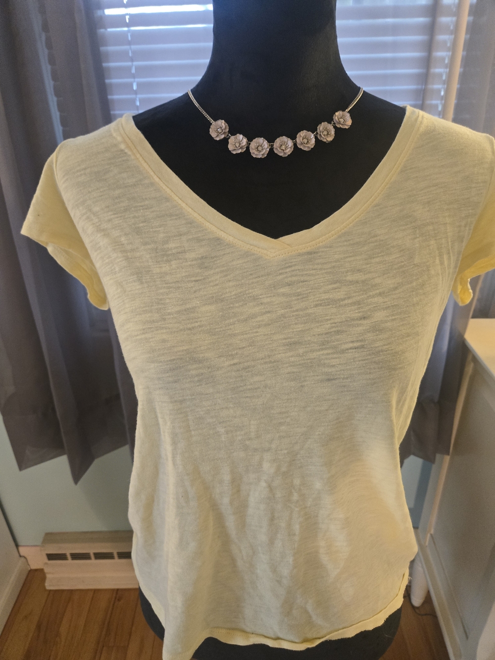 New York & Company Light Yellow V-Neck Short Sleeve Tee